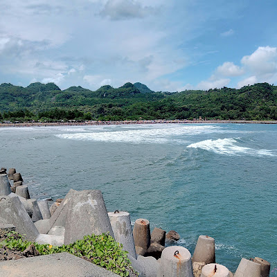 Pantai Jetis Exotis