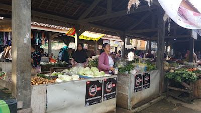 Pasar Desa Sokawera