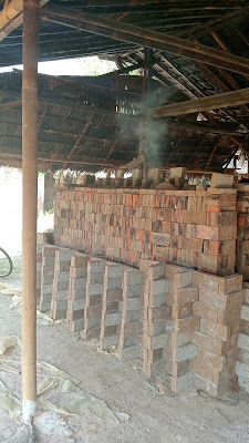 Pengrajin Batu Bata Merah Pak Ratam