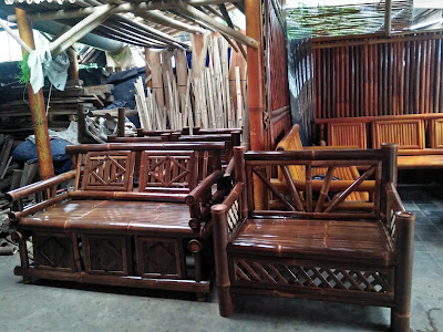 Pengrajin Kursi Bambu
