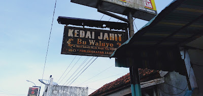 Penjahit Wanita Cilacap