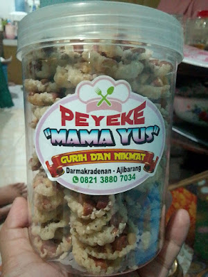 Peyek Coin & Aneka Kue Mama Yus Uhmi