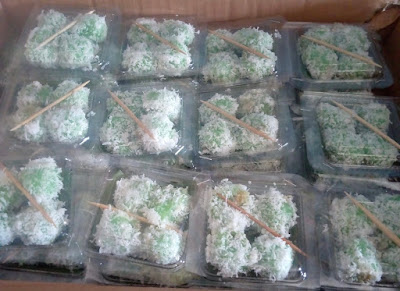 peyek dan kue basah bu eli