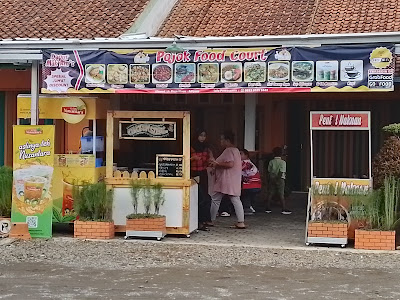 POJOK FOOD COURT DAPOER MAK RIN'S