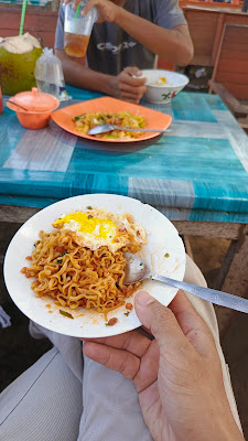 Primitive warung dan karaoke