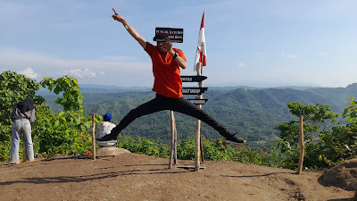 Puncak Bukit Batuurip Bantarsari