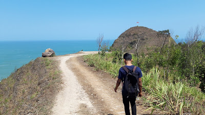 Puncak Gunung Tugel (Panorama Jawa Selatan)