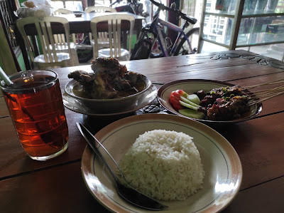 RM Pisang Sari 1 Sate Gule Kambing