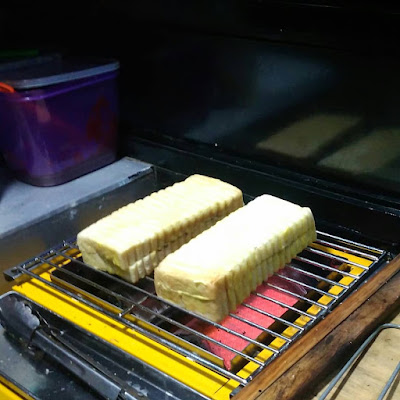 Roti bakar asli beneran dibakar