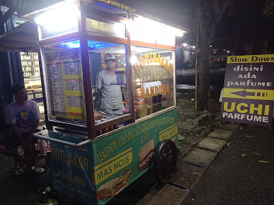 ROTI BAKAR BANDUNG UMKM UMP