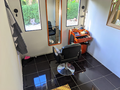 Ruang cukur ( barbershop)
