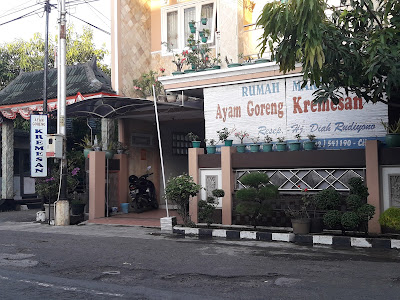 Rumah Makan Ayam Goreng Kremesan