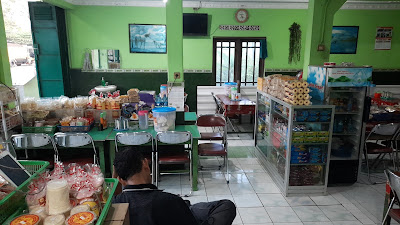 RUMAH MAKAN BU TUTI