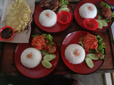 Rumah Makan RM Om'ETO