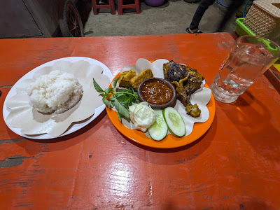 Rumah Makan "tanpa nama"