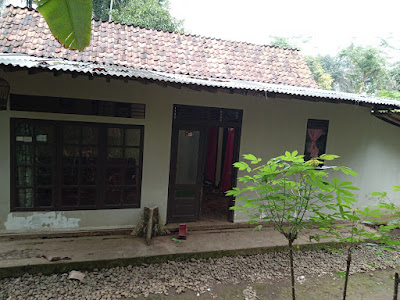 Rumah pak buang