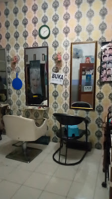 Rusty Salon