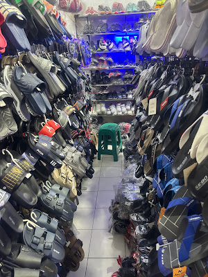 Sandal & Sepatu Pojok
