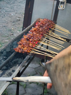 Sate Ayam dan Kambing Madura H.Mahmudi, Kar. Pucung