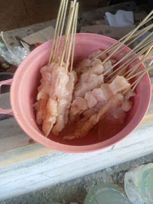 SATE AYAM DAN KELAPA MUDA KANG KHAYRI