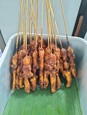 Sate Ayam dan Lontong Daun "Mas Vin" Sumbang