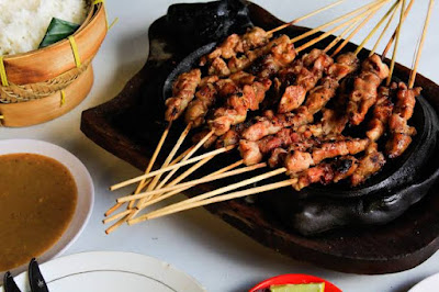 Sate ayam kalkun dan kelinci
