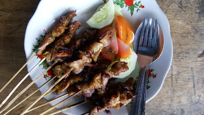 Sate Bebek Pak Goran Utara Masjid Kauman Tambak