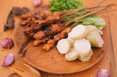 Sate Blater Pak Saras, Grendeng