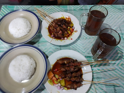 Sate dan Gule Kambing Ayam Bebek