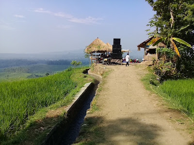 Saung Maron Banyu