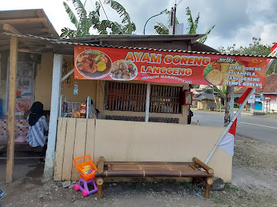 Seblak Bestie dan Ayam Goreng Langgeng