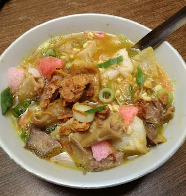 Soto ayam dan mie ayam pak wiarto misdar