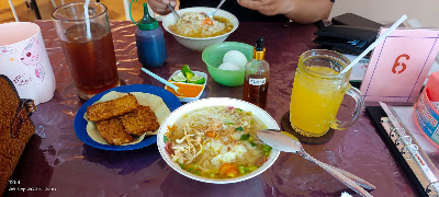 SOTO AYAM PUTU SUNGEB