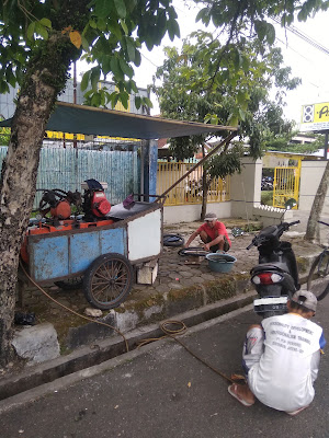 Tambal Ban ( utara bioskop Rajawali )