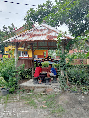 Teras Rumah "Tombo Ati"