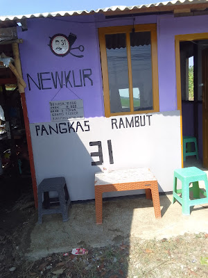 Thirty-one pangkas rambut