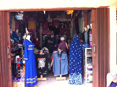 Toko Baju Ngadinah