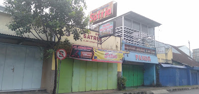 Toko Buku Satria