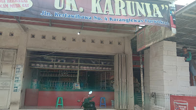 Toko cat UK Karunia