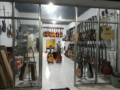 Toko Gitar Cilacap Bangkit Musik 4