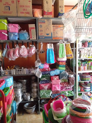 Toko ibon gerabah dan elekronik