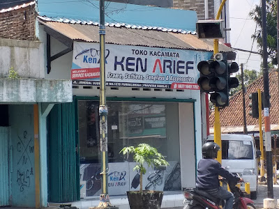 Toko Kacamata Ken Arief