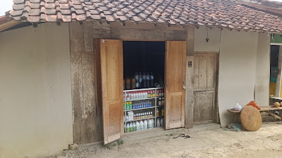 Toko pertanian Bu Nunung/Guru Kursin