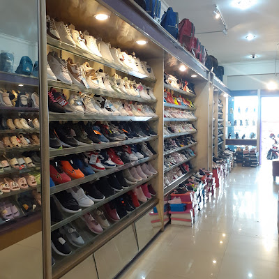 Toko Sepatu Grand Shoes