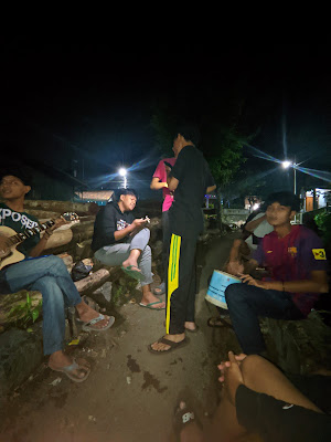 Tongkrongan kami sopan