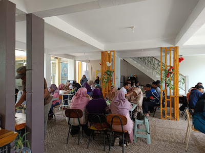 Top Cafe "Kopi Tepi Sekolah"