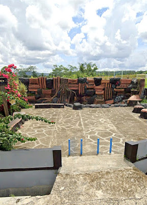 Tugu pelangi Desa Wisata Karang Tengah