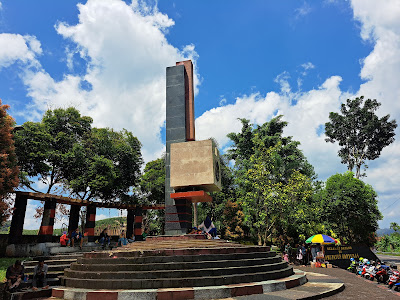 Tugu Perbatasan Lumbir