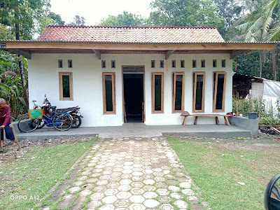 Tukang kunci, stempel dan plat nomor motor. Almat kios=Jln rya taklang,kedungreja. Almt rumah: margasari rt 03 rw 01