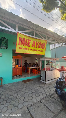 Waroeng mie ayam pangsit pak trisno